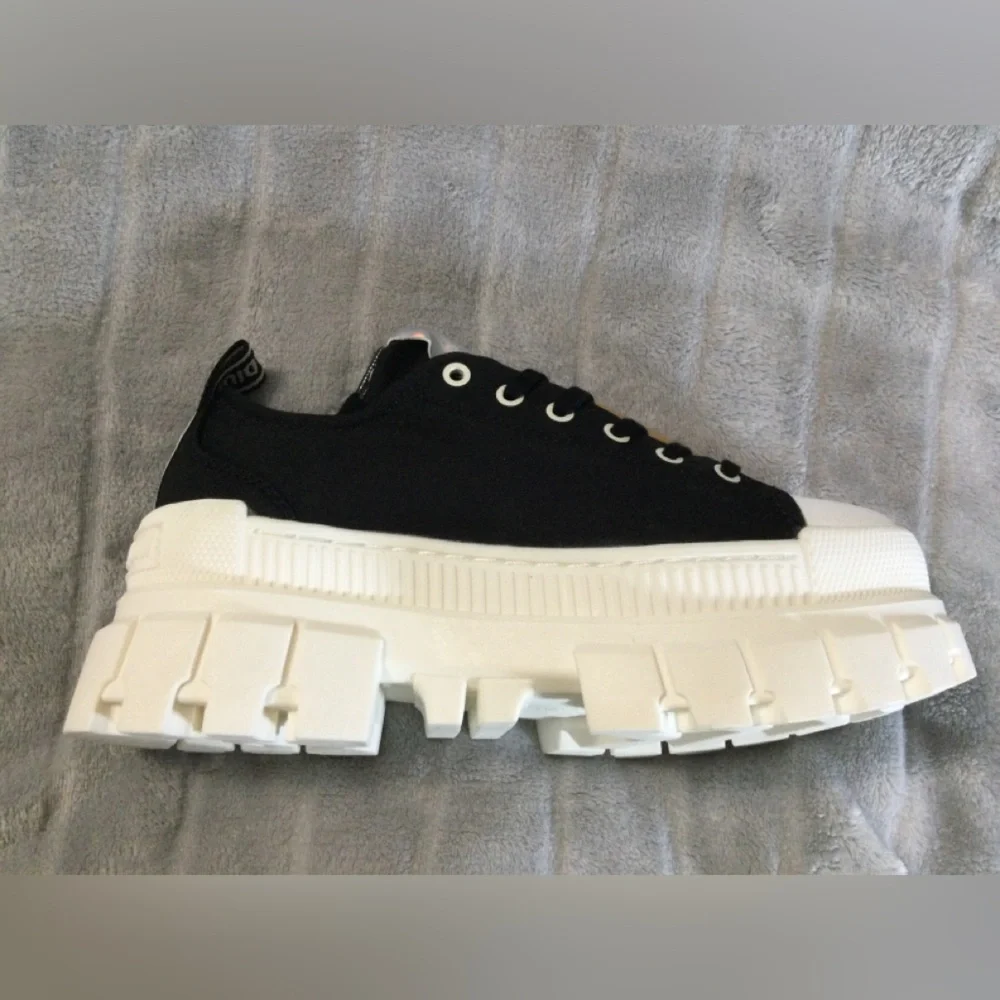 Palladium Women’s Black/White Revolt Platform Sneakers - Picture 8 of 13